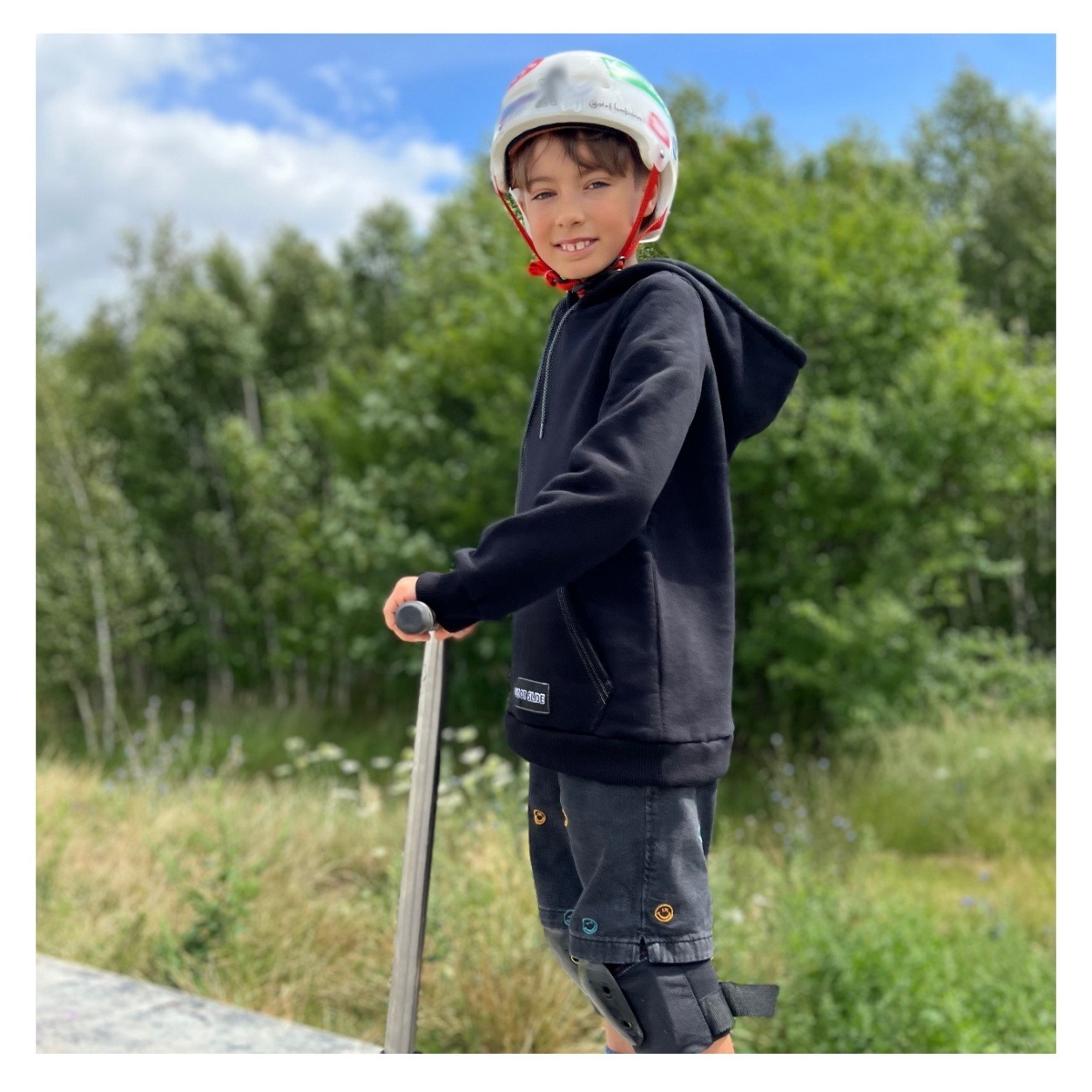 Produkt kwadrat - czarna bluza 2