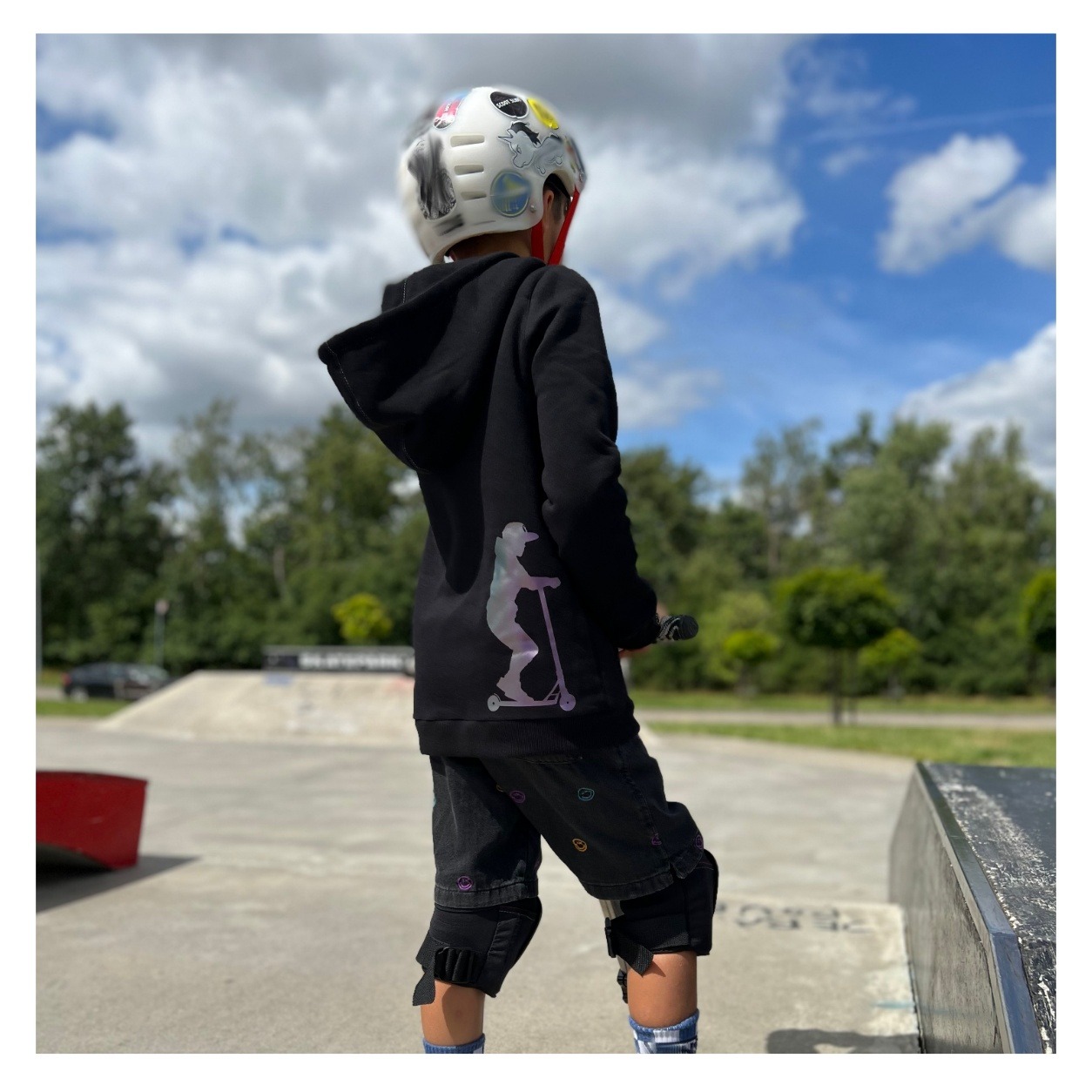 Produkt kwadrat - czarna bluza 5