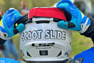 O nas - Scoot Slide kask